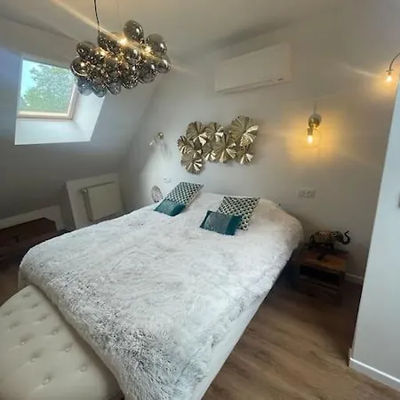 Holiday home Le Duplex Balneo Maison Climatisee